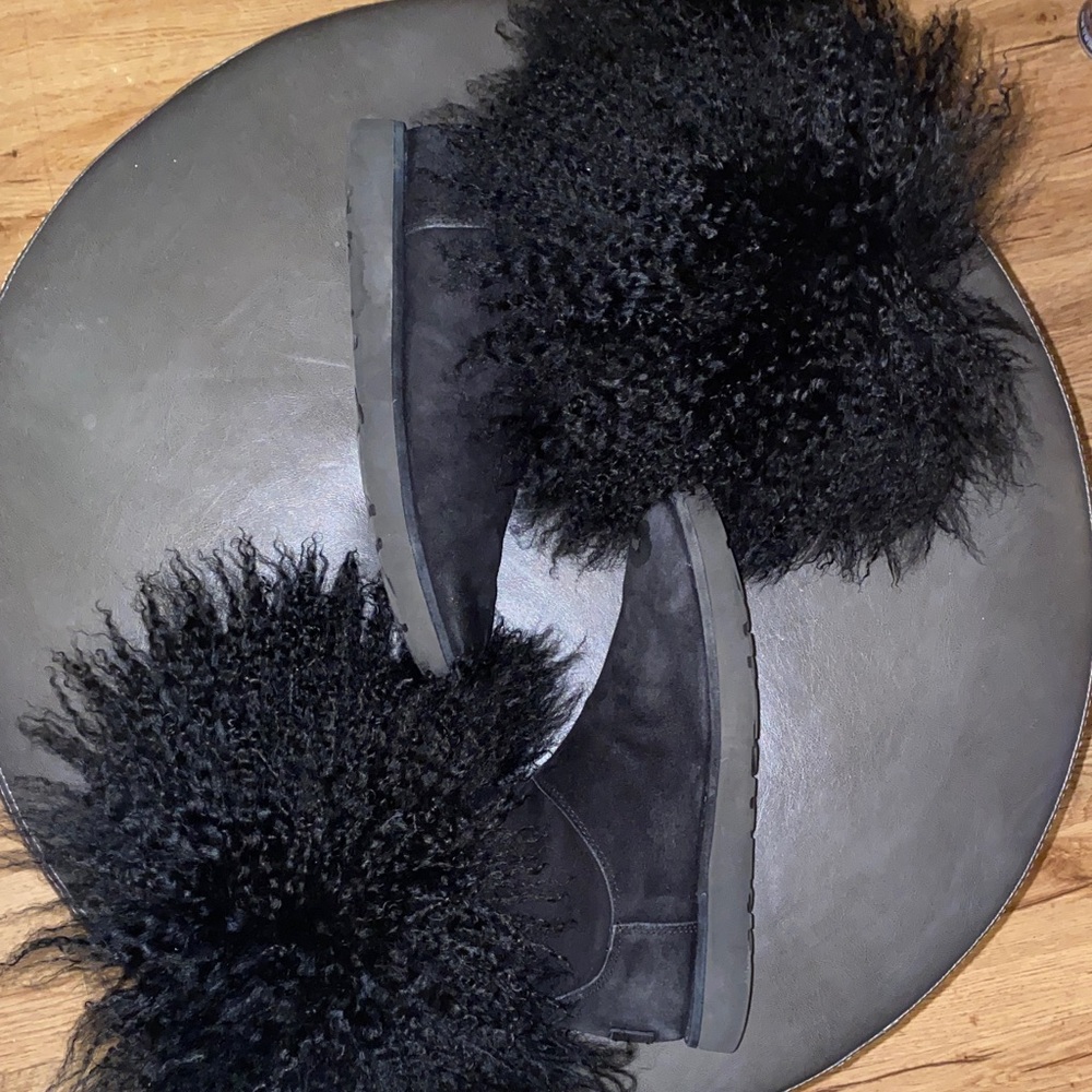 BEAUTIFUL FLUFFY UGG 7 Lida Mongolian MID Women's Black boots w/ IMPERFECTIONS